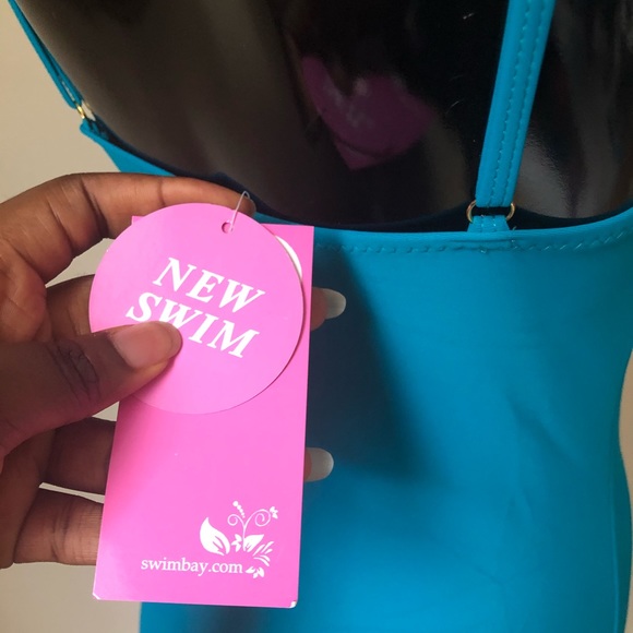 One piece Swimsuit - Picture 5 of 7